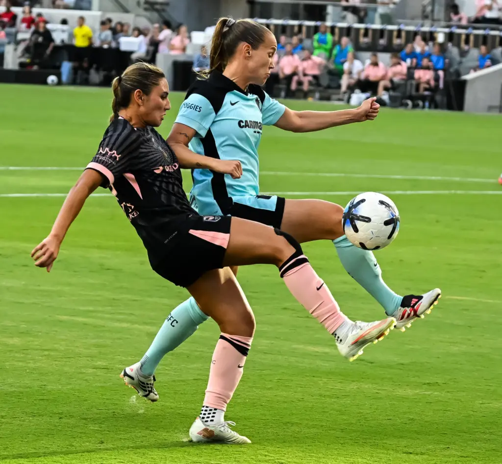 Angel City FC defender Gisele Thompson (20) battles for a...