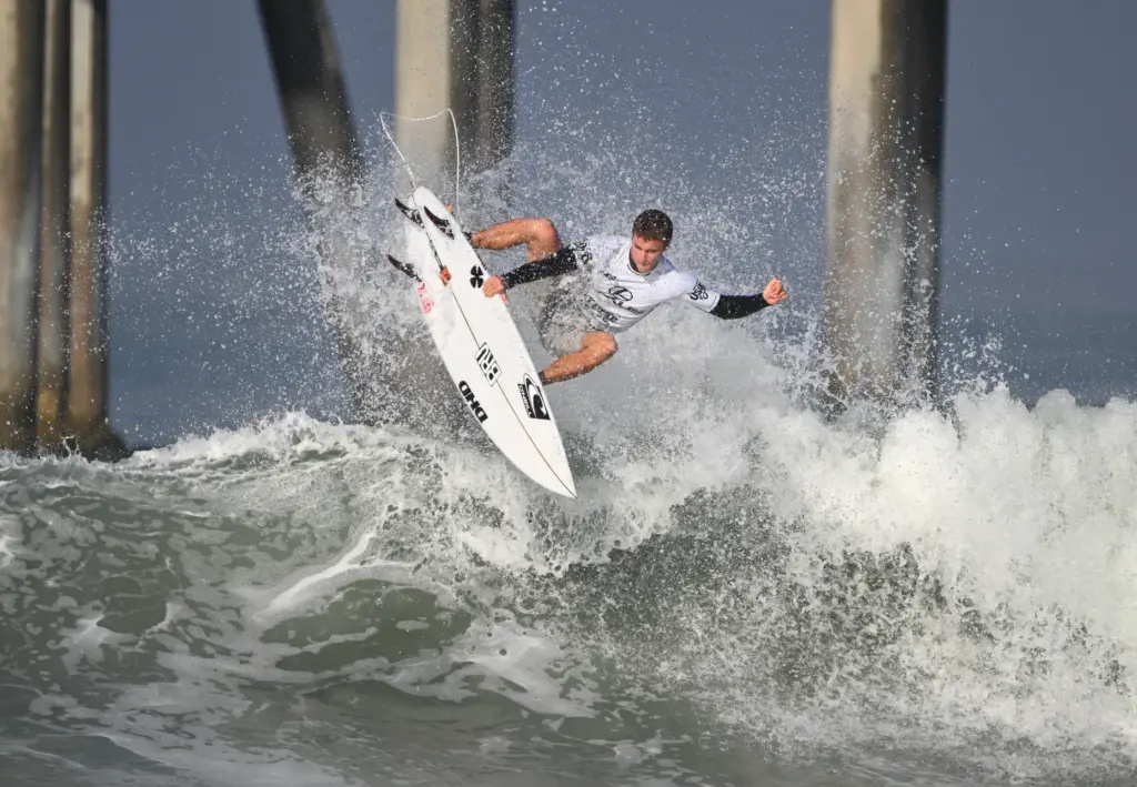 Luke Thompson competes in the Round of 32 during the...