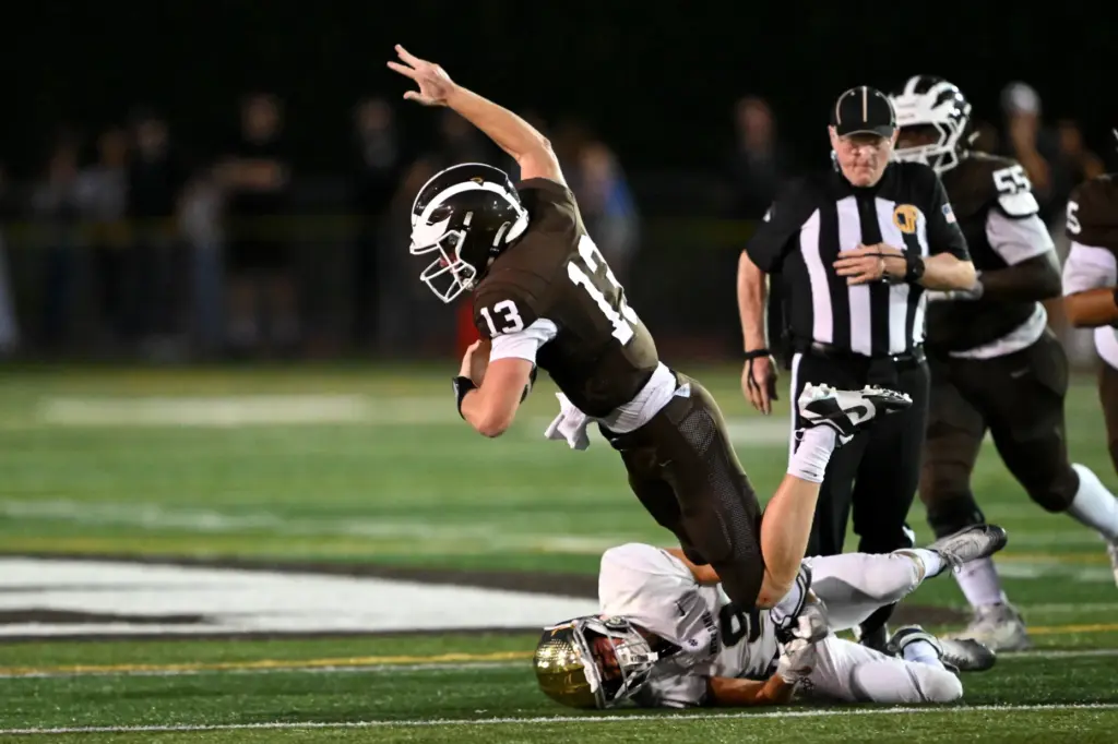 Notre Dame’s Judge Monroe (9) gets a hold of Crespiâs...