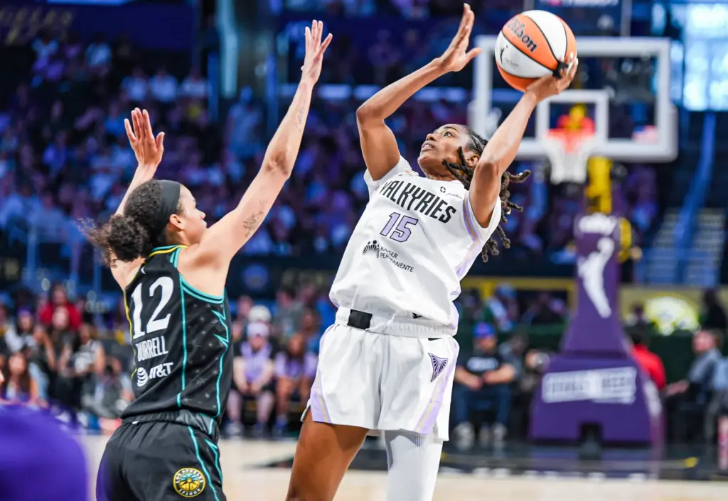 Golden State Valkyries guard Tiffany Hayes puts up a fade-away...