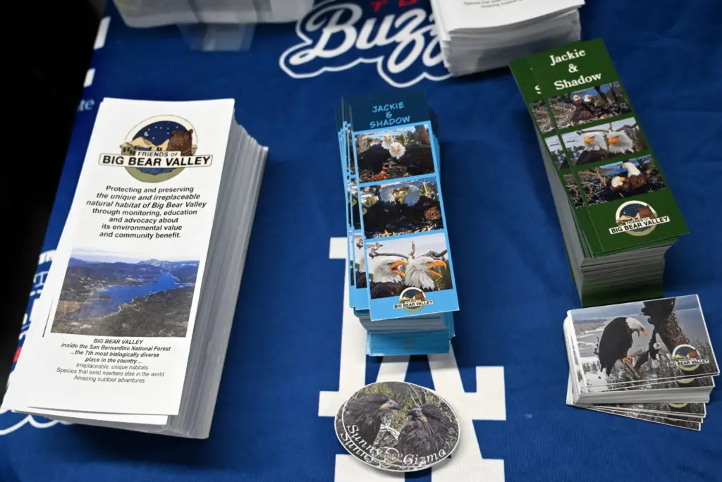 Giveaway souvenirs for the guests who buy a commemorative t-shirt...