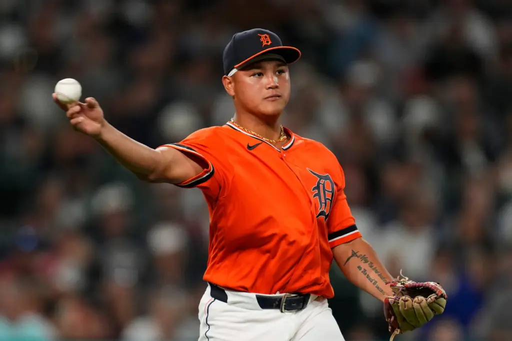 Detroit Tigers second baseman Hao-Yu Lee throws to first base...