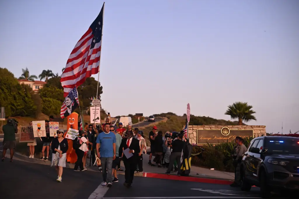 Protesters and pro-Trump supporters in front of Trump National Golf...