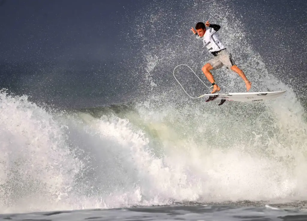 Luke Thompson competes in the Round of 32 during the...