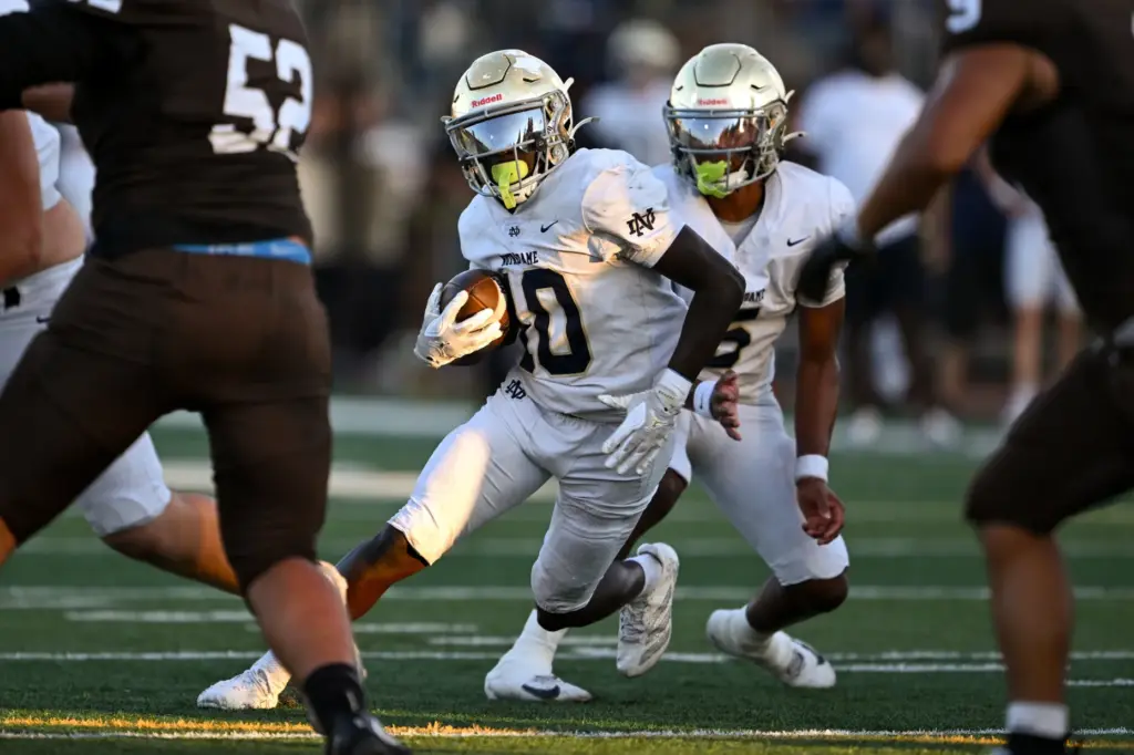 Notre Dame’s Nolen Washington (10) gets an opening for a...