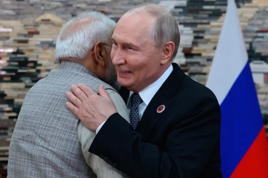 Russian President Vladimir Putin and Indian Prime Minister Narendra Modi embrace each other.