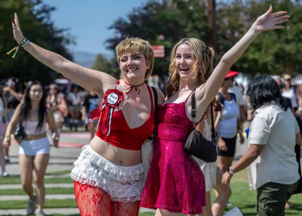 Sisters Sam Burt, left, and Tessa Burt of Ladera Ranch...