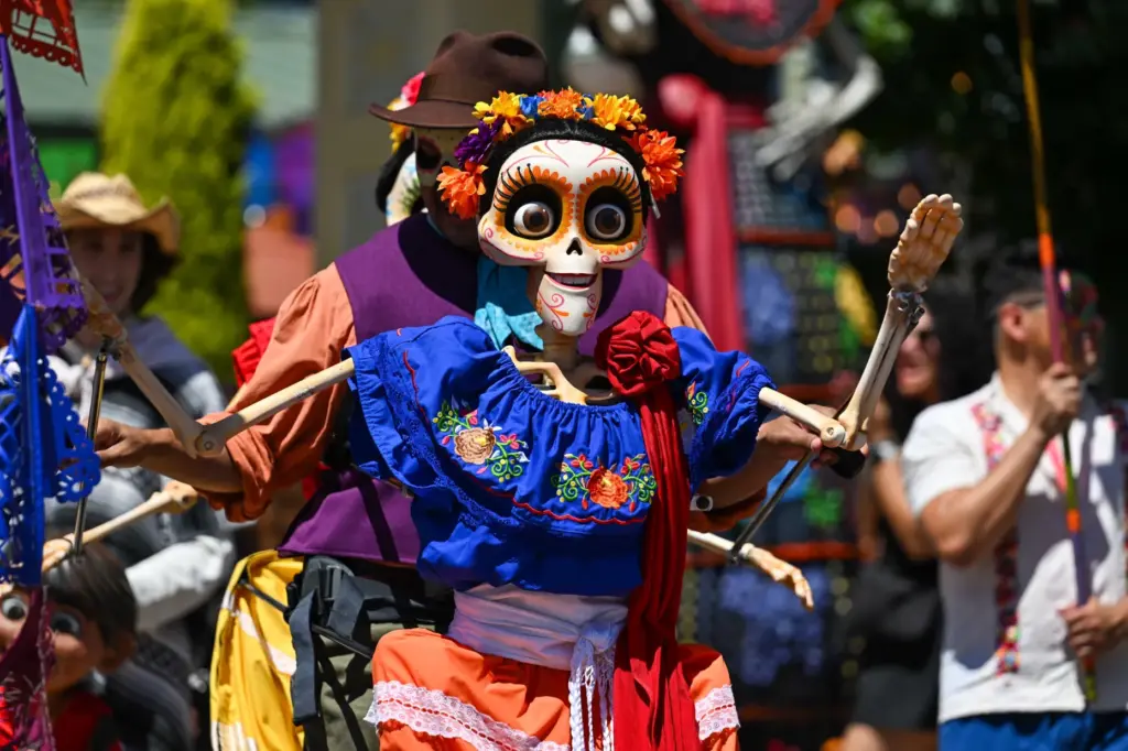 The Storytellers of Plaza de la Familia Celebrate The Musical...