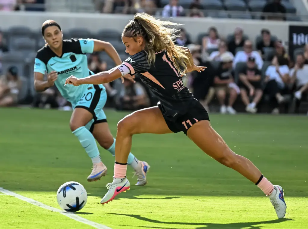 Angel City FC defender Sarah Gorden (11) dribbles upfield against...