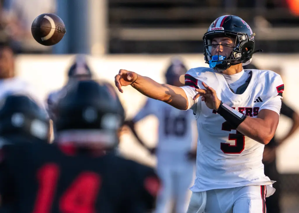 Tustin quarterback Ayden Edwards (3) throws the ball during an...