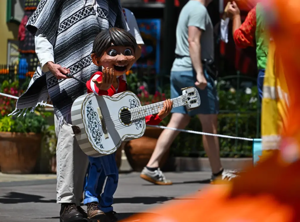 The Storytellers of Plaza de la Familia Celebrate The Musical...