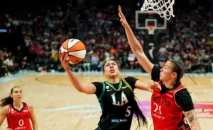 Hamby, Ogwumike lead Sparks past Fire after Plum trade