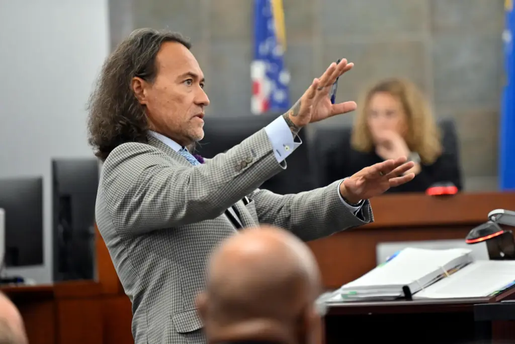 Defense attorney Michael Sanft questions a witness during the Duane...