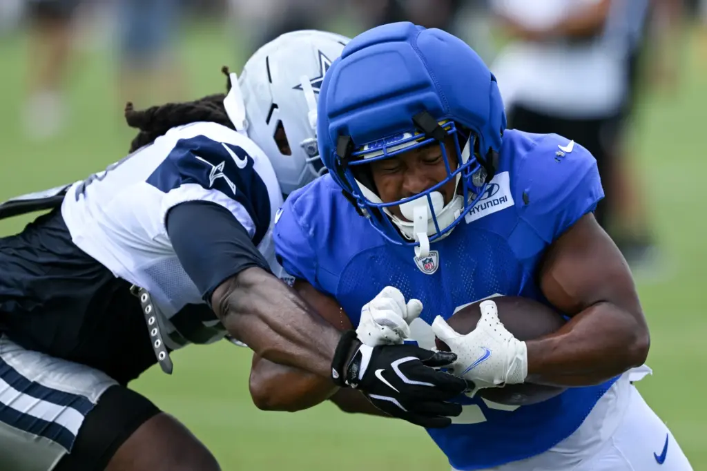 Rams Ronnie Rivers (20) runs the ball against Cowboys Revel...