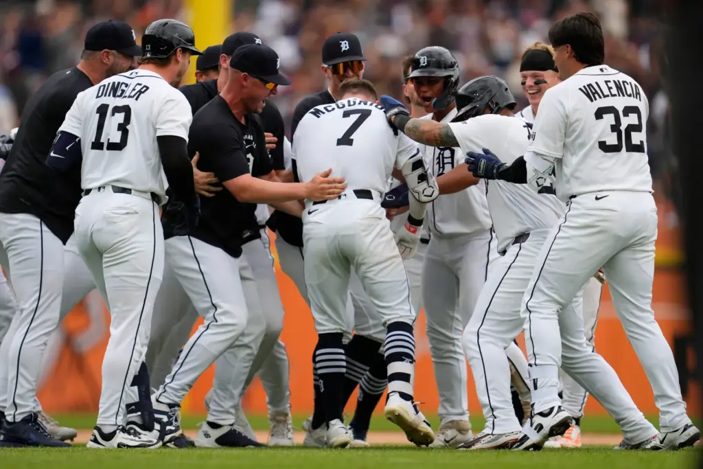 Detroit Tigers’ Kevin McGonigle (7) celebrates his walk off single...