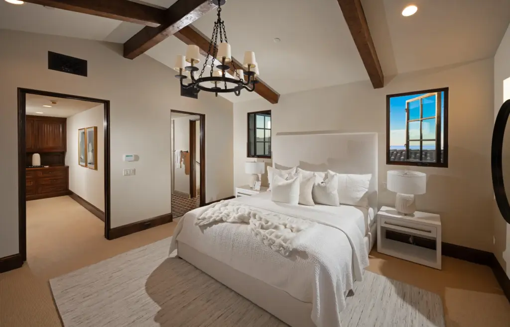 The guest house bedroom. (Photo by Jon Encarnacion)