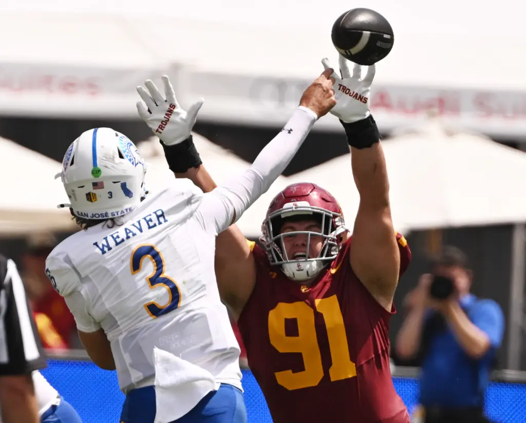 Defensive tackle Alex Vansumeren (91) of the USC Trojans pressure...