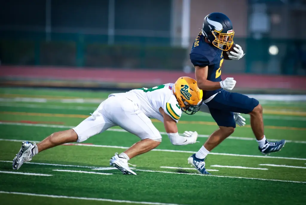 Brea Olindaâs (3) Logan King, left, brings down Marinaâs (24)...