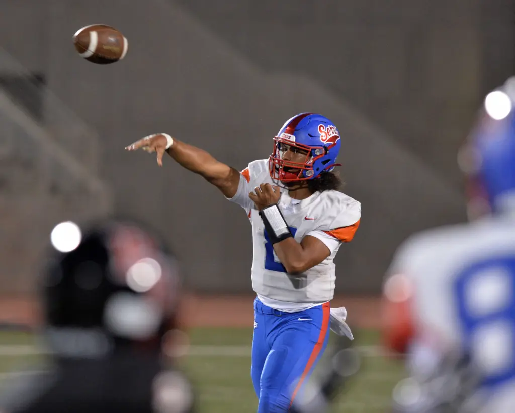 Serra QB Malik Tunai throws pass vs. Palos Verdes in...