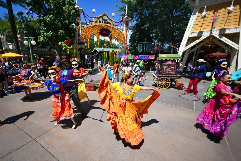 The Storytellers of Plaza de la Familia Celebrate The Musical...