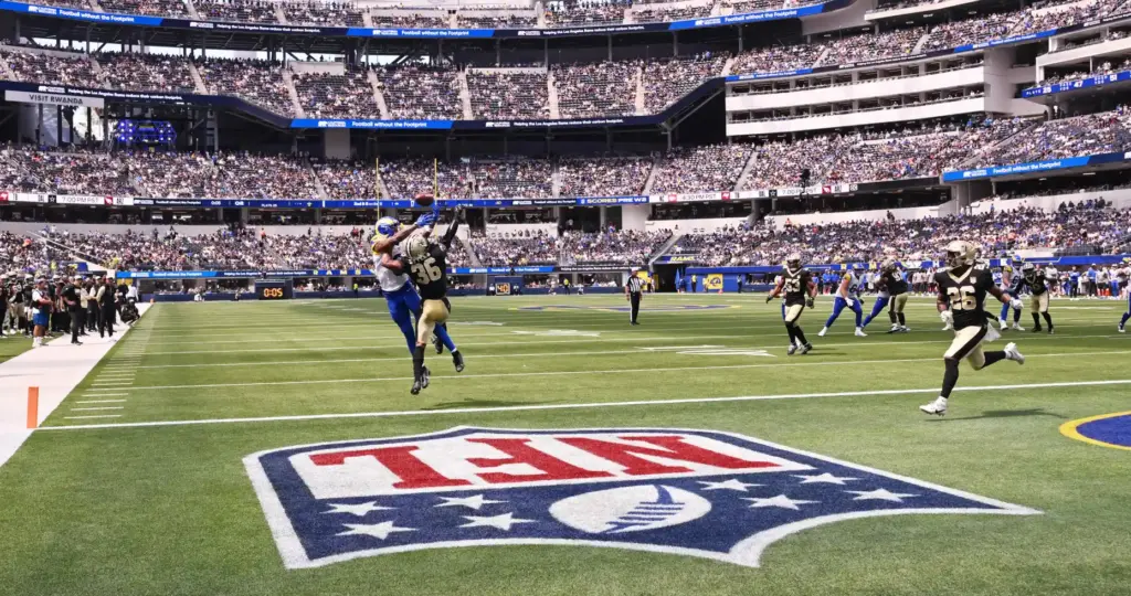 Rams wide receiver CJ Daniels (6) reaches for a pass...
