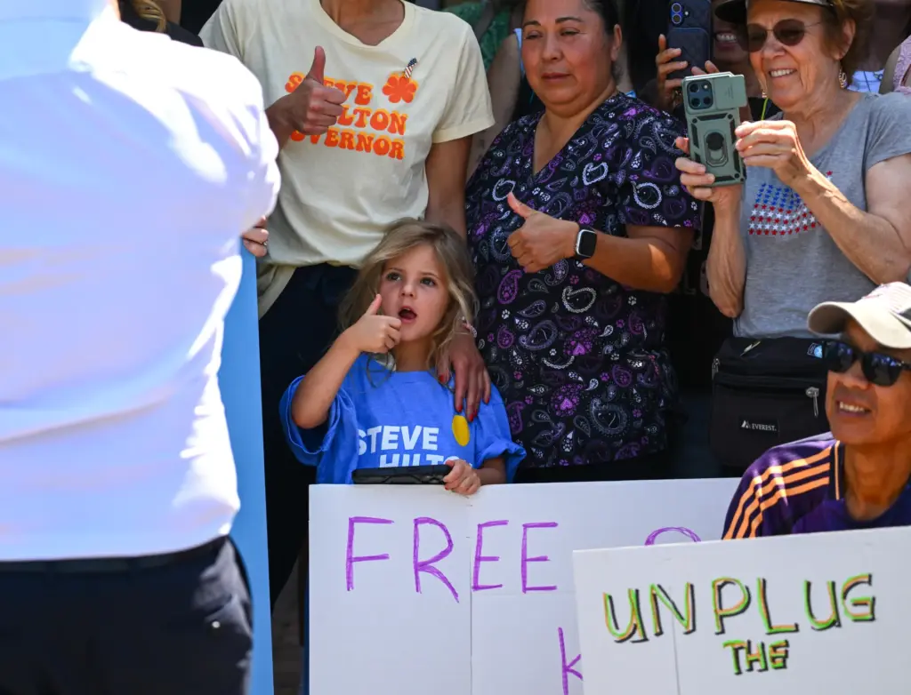 Chloe Darvish, 4, gives a thumbs up to California gubernatorial...