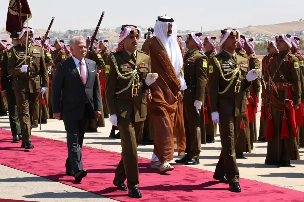 Jordan's King Abdullah II and Qatar's Emir Tamim bin Hamad Al-Thani