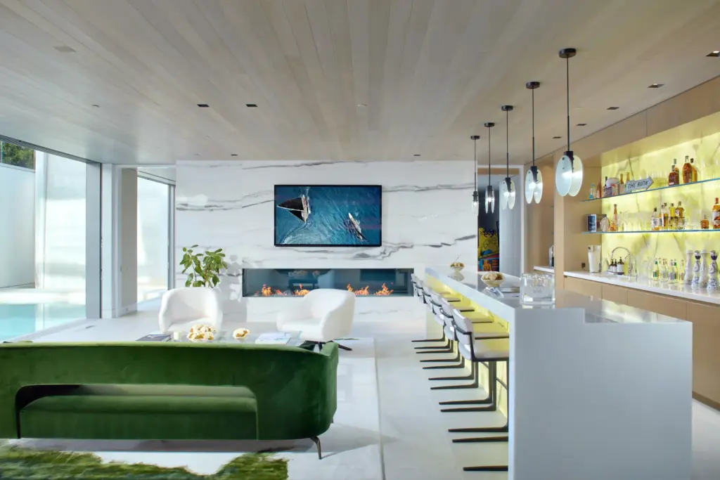 The bar and lounge. (Courtesy of The Smith Group)