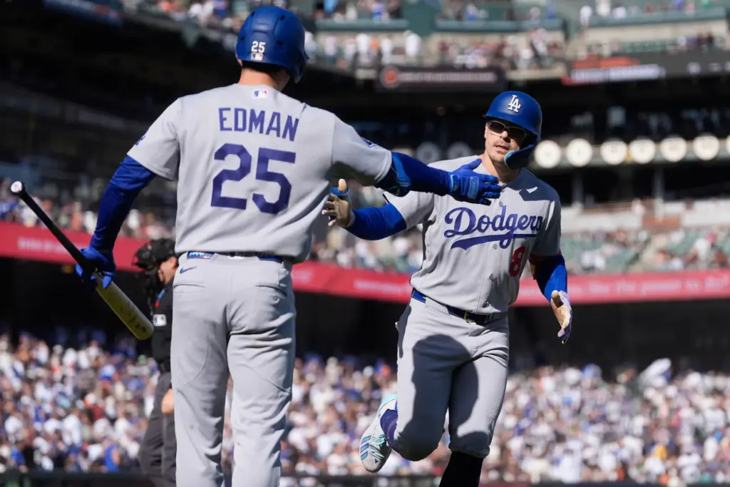 Dodgers’ Enrique HernÃ¡ndez, right, is congratulated by Tommy Edman (25)...