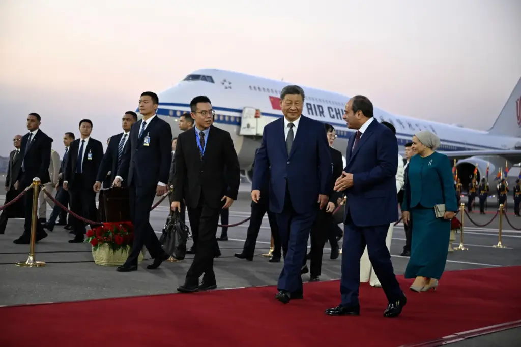 Chinese President Xi Jinping is welcomed by Egyptian President Abdel-Fattah el-Sissi.