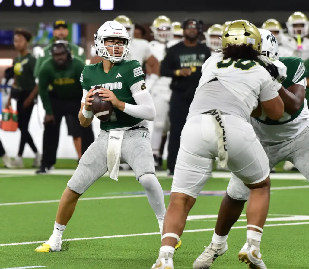 Inglewood QB Lincoln Jahn eyes receiver for TD pass against...