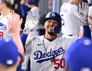 Dodgers turn tight game into a blowout with 4 homers in 8th inning