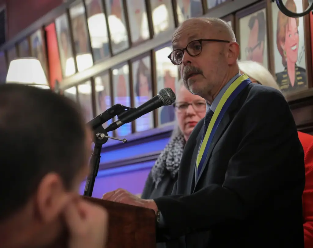 Associated Press photojournalist and Pulitzer Prize winner Richard Drew delivers remarks.