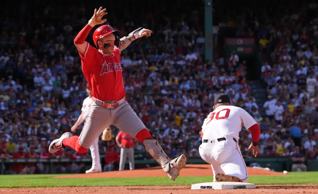Boston Red Sox’s Mickey Gasper (30) makes the force on...