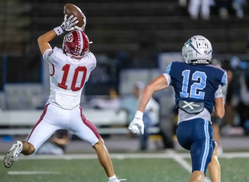 La Serna wide receiver Landon Armenta (10) makes a catch...