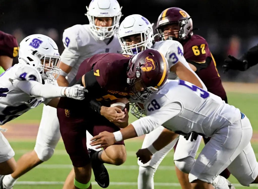 Valley Christian Defenders Graham Lunzer (7) runs the ball for...