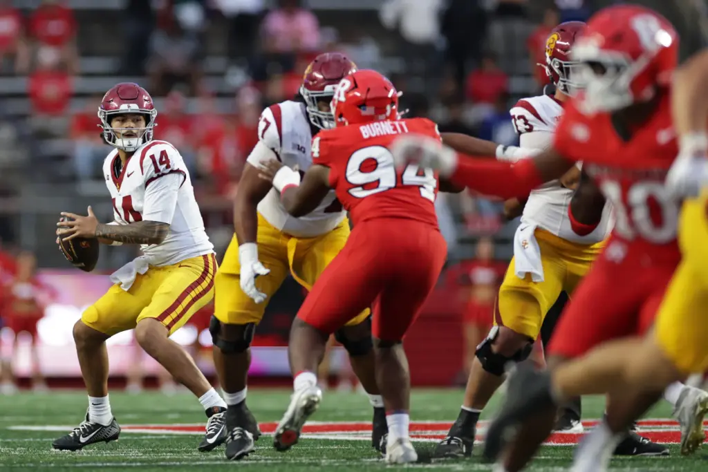 USC quarterback Jayden Maiava (14) passes during the second half...
