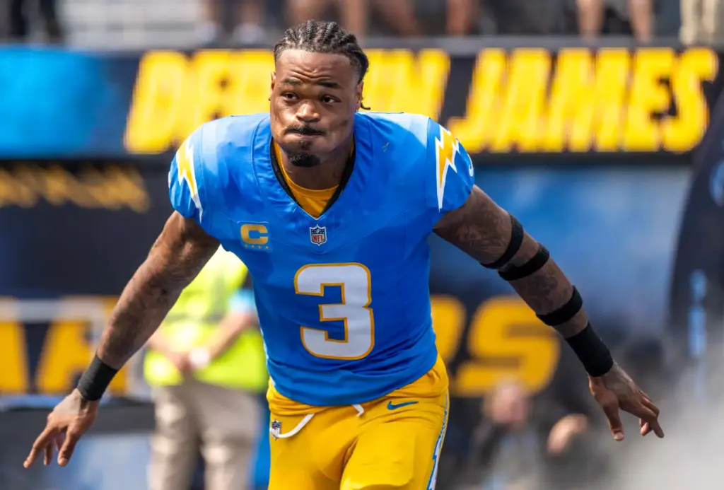 Chargers safety Derwin James Jr. (3) takes the field for...