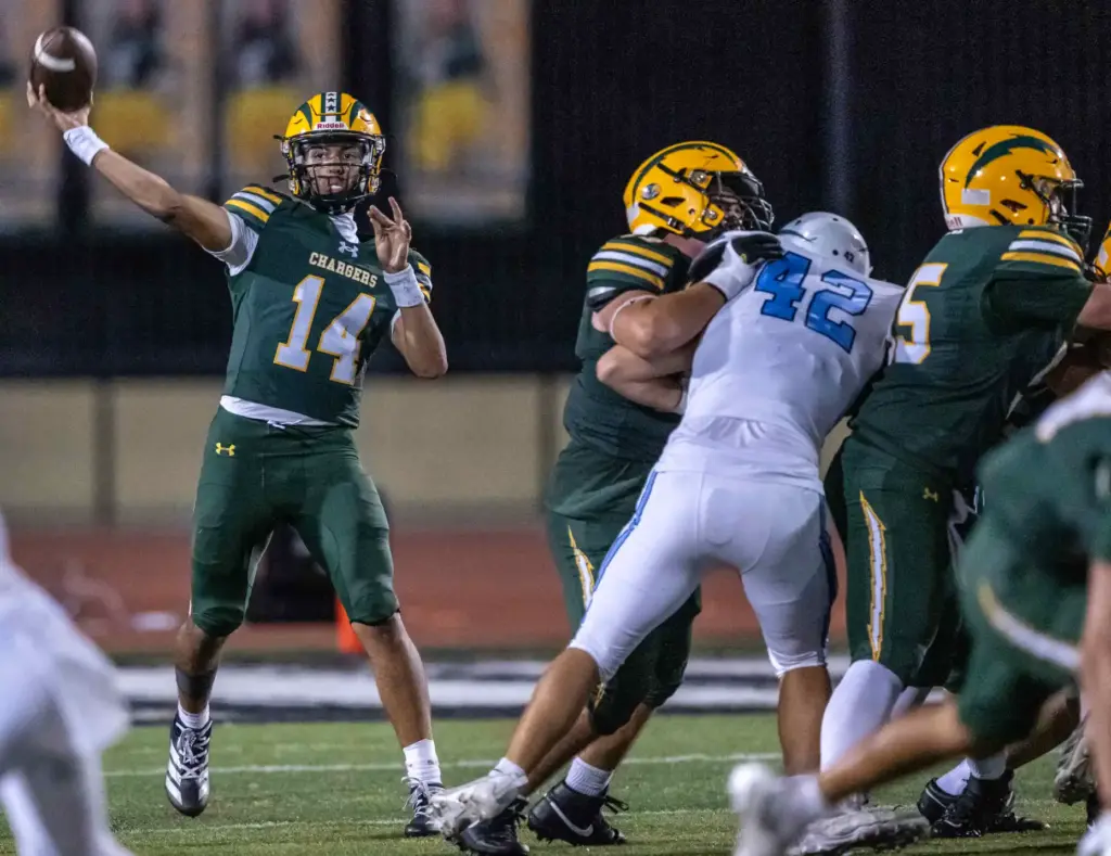 Edison quarterback Kellen Hairston (14) throws the ball during a...