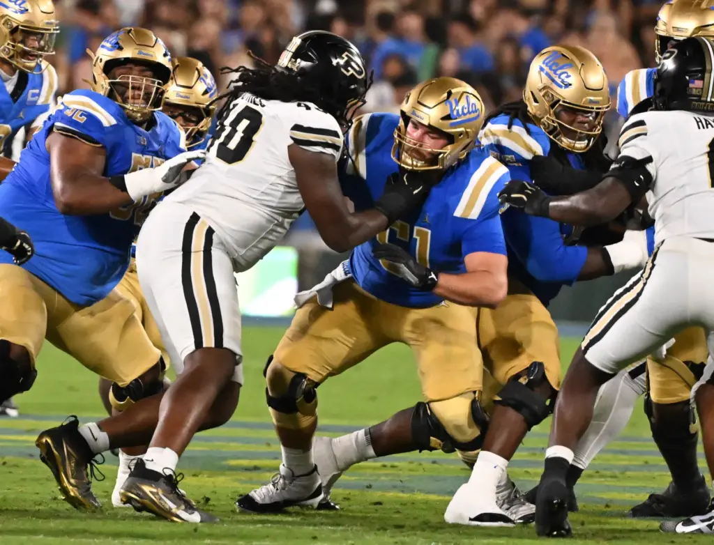 Offensive lineman Riley Robell (51) of the UCLA Bruins against...