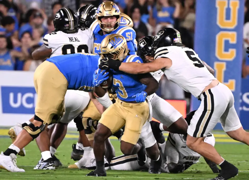 Running back Wayne Knight (3) of the UCLA Bruins is...
