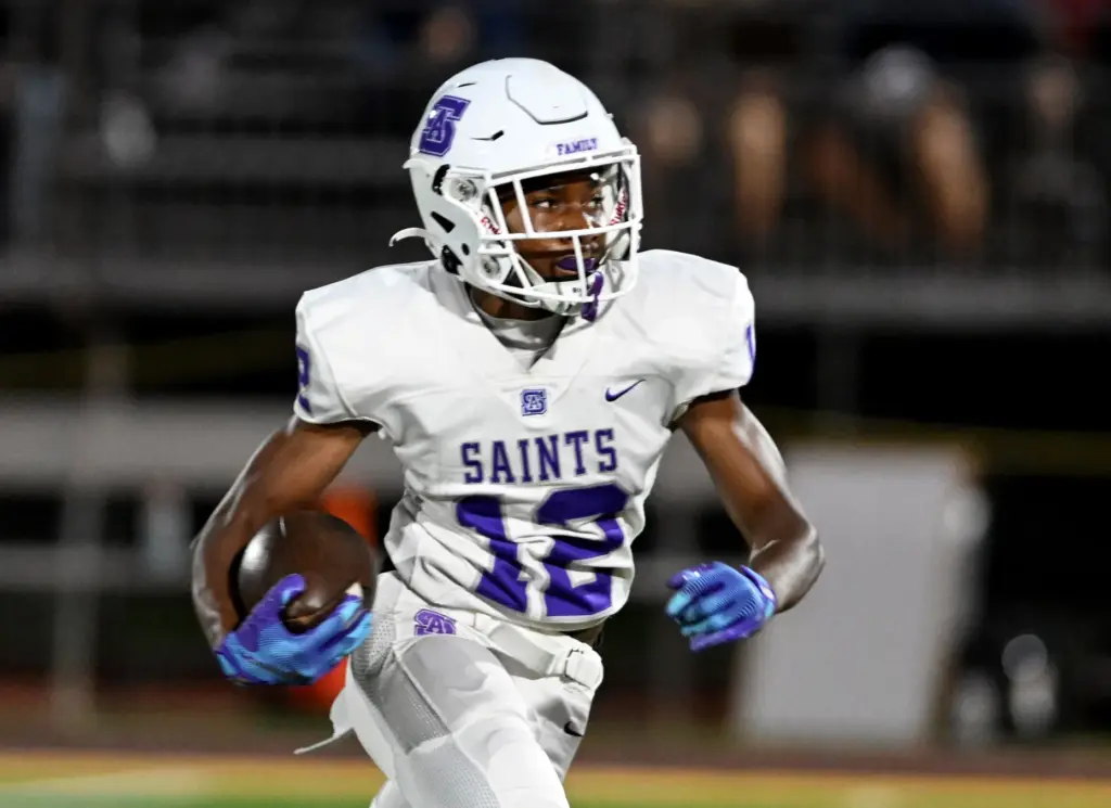 Valley Christian Defenders Levi Dean (12) runs for a touchdown...