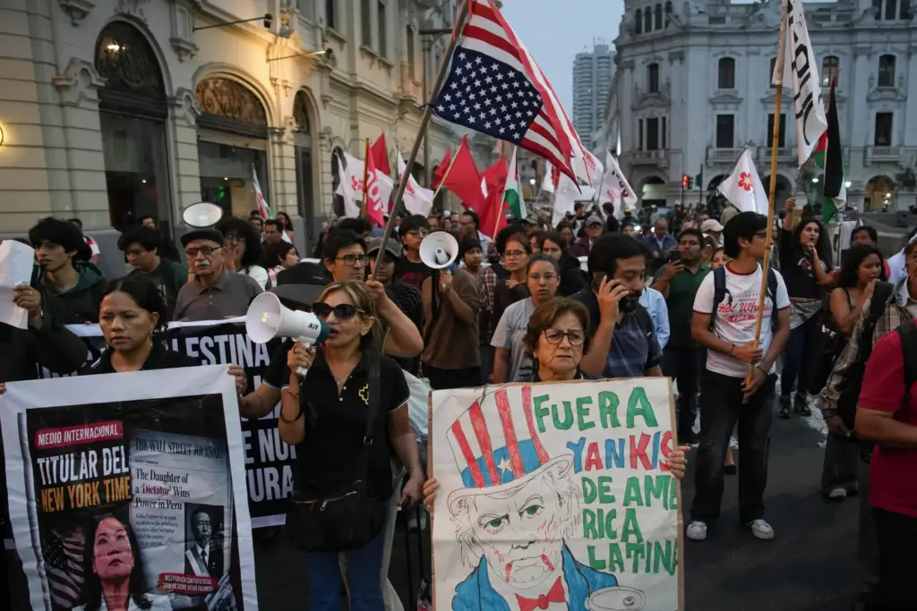 People protest the visit of U.S. Secretary of State Marco Rubio.