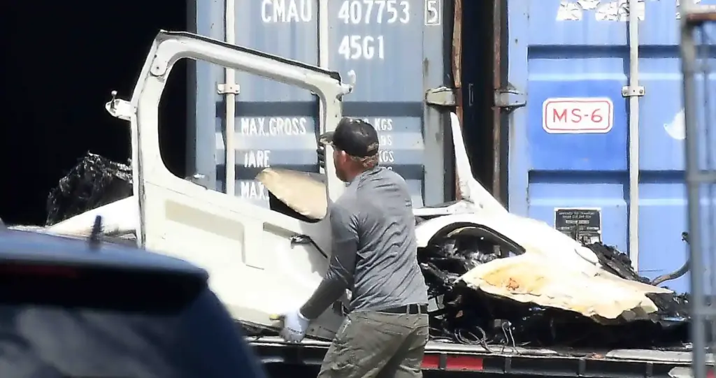 Salvage crews help NTSB investigators remove of whatâs left of...