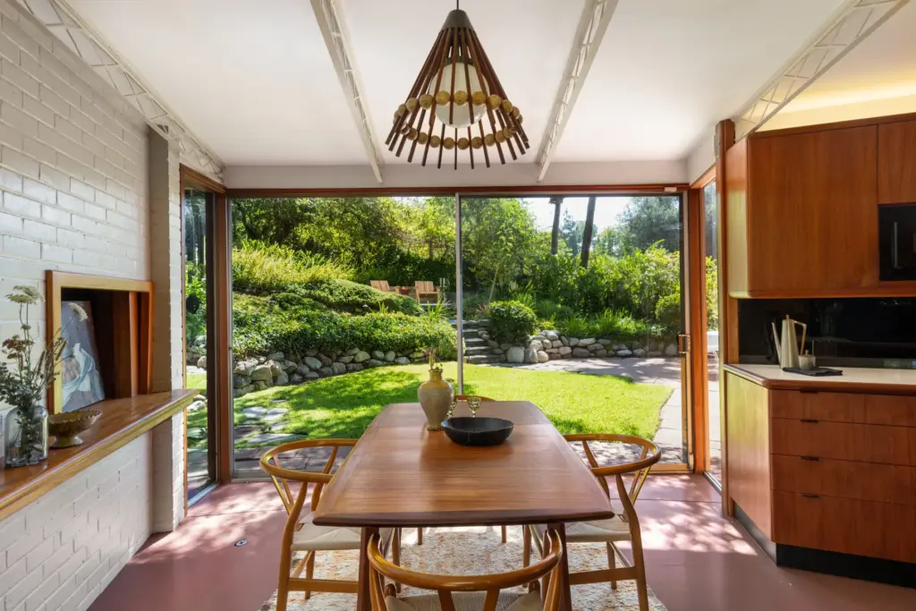 The breakfast area. (Photo by Cameron Carothers)