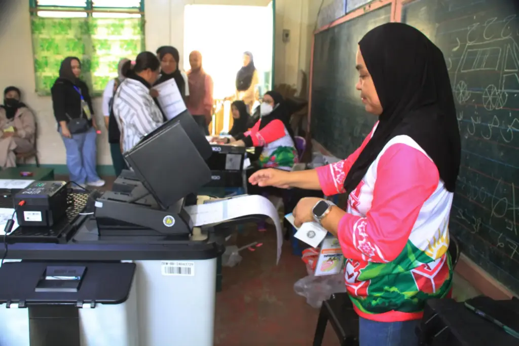A Muslim woman votes at the Bangsamoro Autonomous Region in...