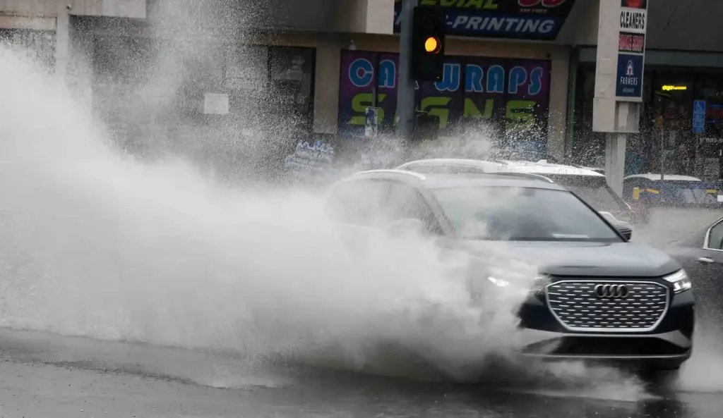 Drivers make waves without slowing down in Van Nuys on...