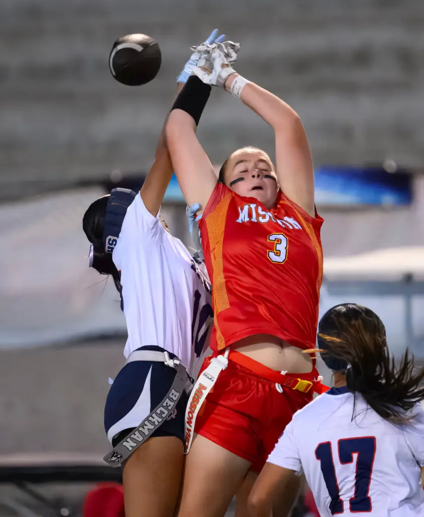 Mission Viejo wide receiver Kendall Joanis (3) misses an opportunity...