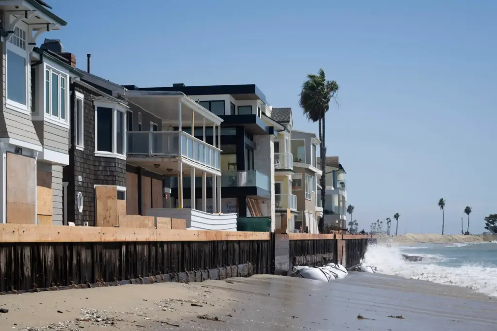 Residents along the Long Beach Peninsula prepare for large swells...