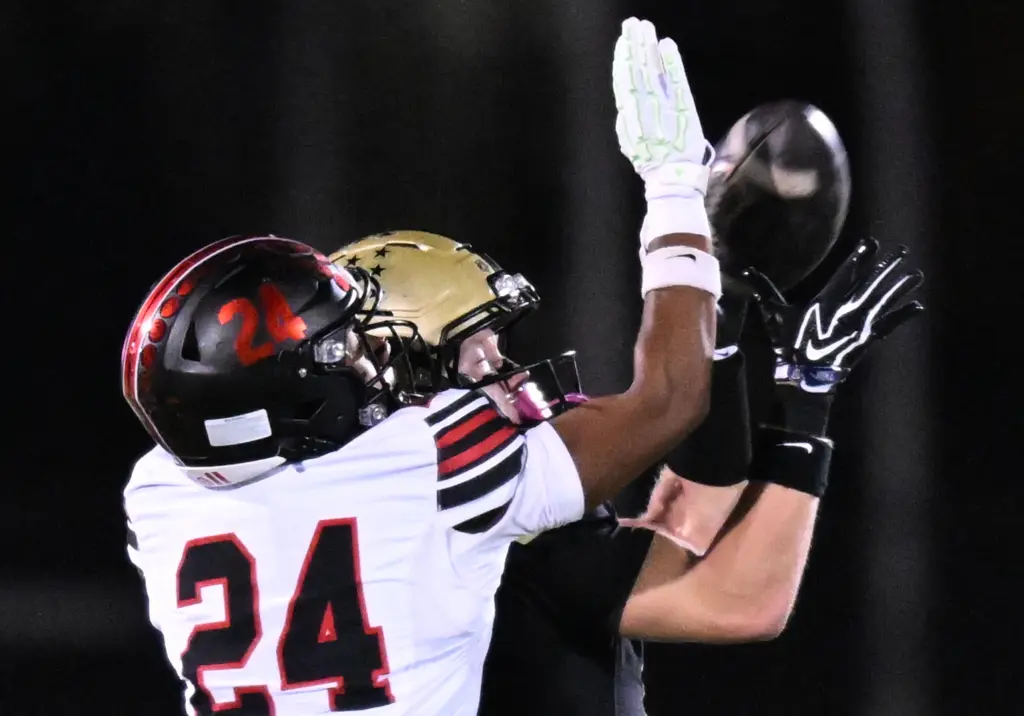 Justin Karg #15 of El Dorado catches a pass in...